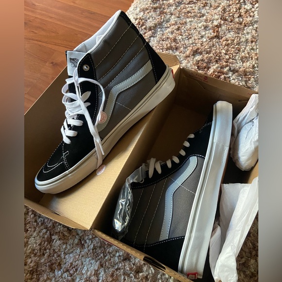 SK8 Reflective Hightop Vans in Black and Grey Men’s size 12 Brand new with Box - Picture 5 of 5